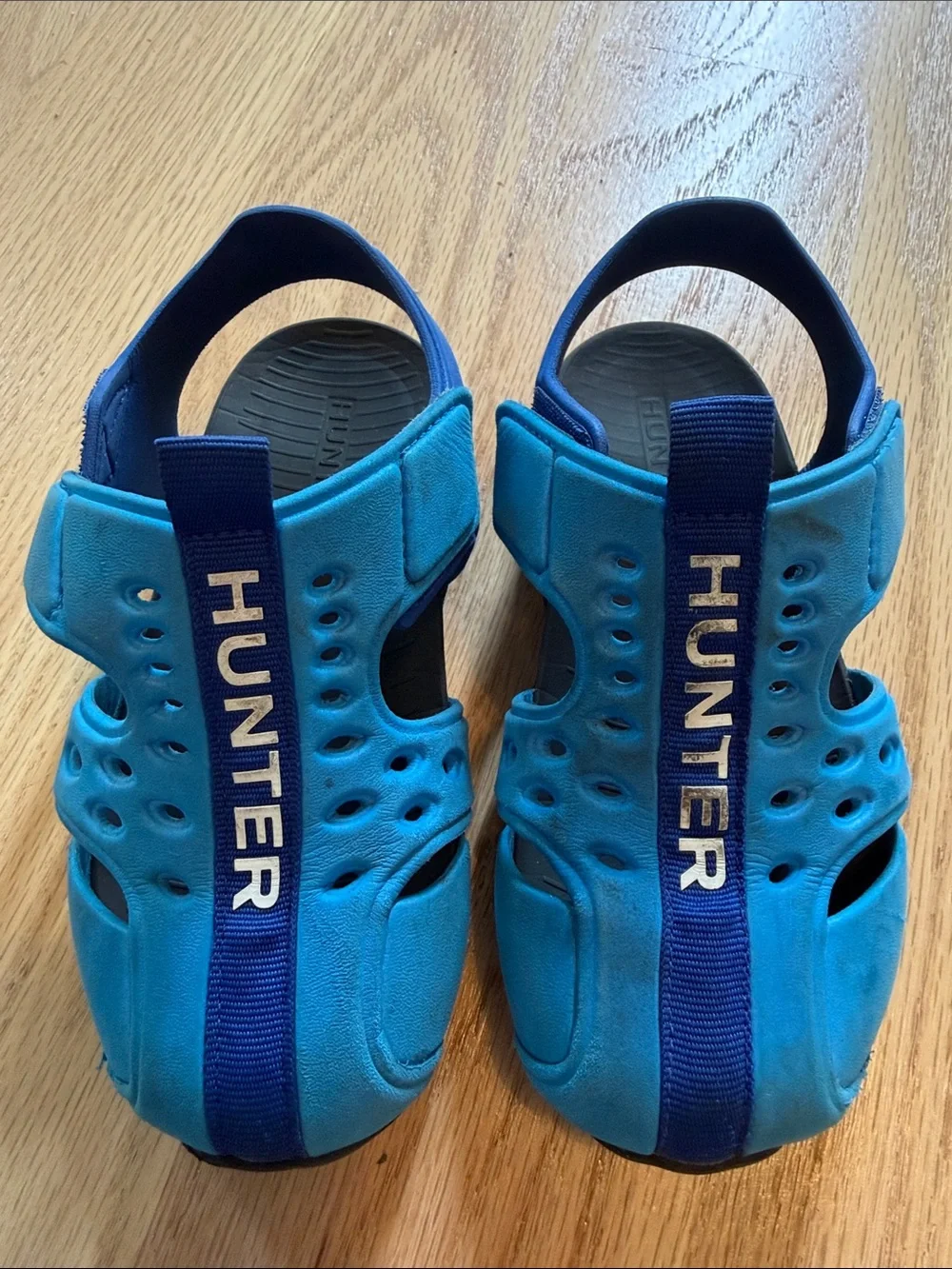 Hunter Kids Bright Blue Water Shoes with Navy Strap